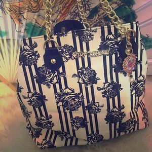 Betsey Johnson brand new bag black white flowers💖
